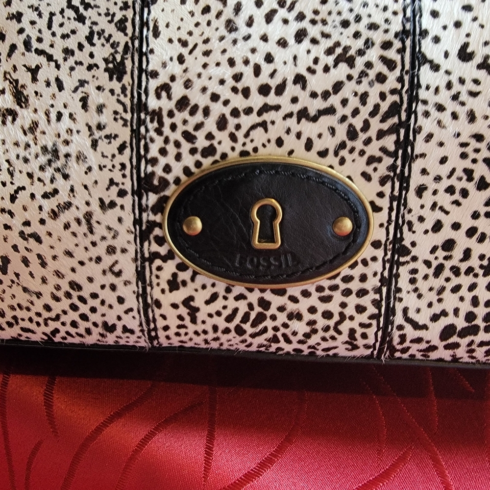 Fossil Black and White Cowhide Look Tote Keyhole Zip Close Bag - Picture 4 of 16